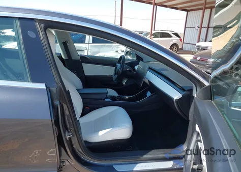 2019 Tesla Model 3 Long Range/Mid Range/Standard Range/Standard Range Plus z USA, uszkodzony, nr VIN 5YJ3E1EA6KF302368